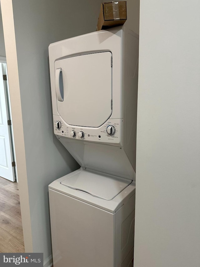 2215 N 10th St, Philadelphia, PA 19133 - laundry room featuring stacked washer / drying machine and wood finished floors