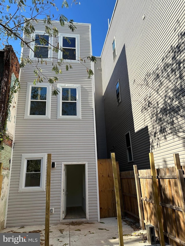 2215 N 10th St, Philadelphia, PA 19133 - view of front of property