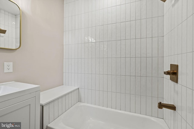 bathroom featuring vanity and tiled shower / bath