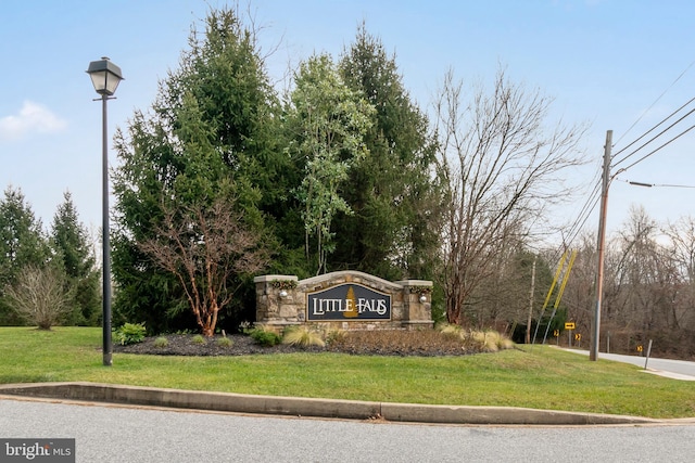 community / neighborhood sign with a lawn