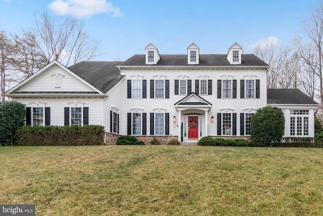 colonial inspired home featuring a front lawn