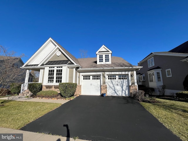 view of front of property with a front yard