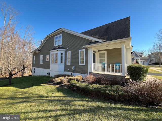 view of front of house featuring a front lawn and covered porch