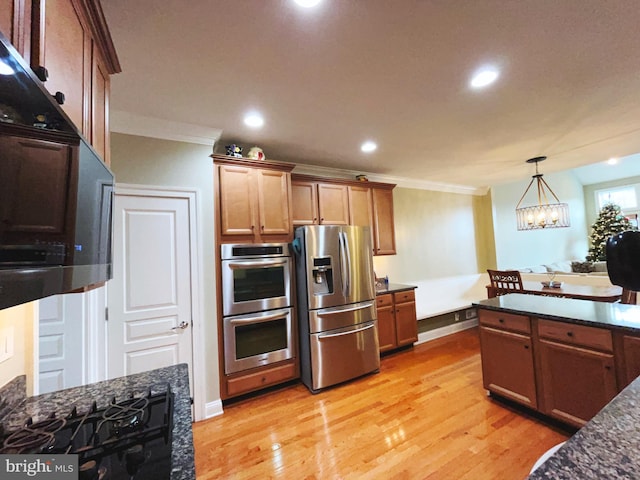 kitchen featuring pendant lighting, an inviting chandelier, ornamental molding, light hardwood / wood-style floors, and stainless steel appliances