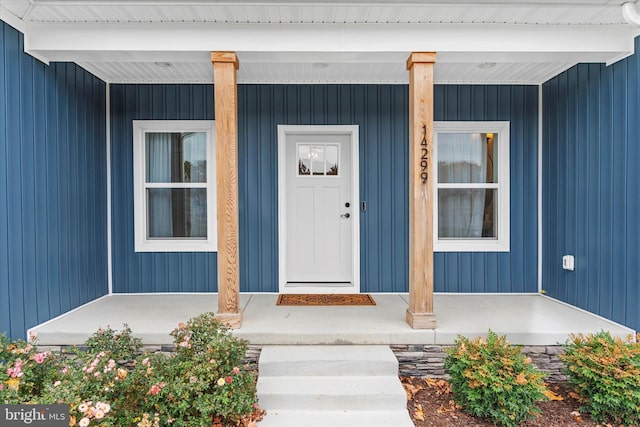 entrance to property featuring covered porch