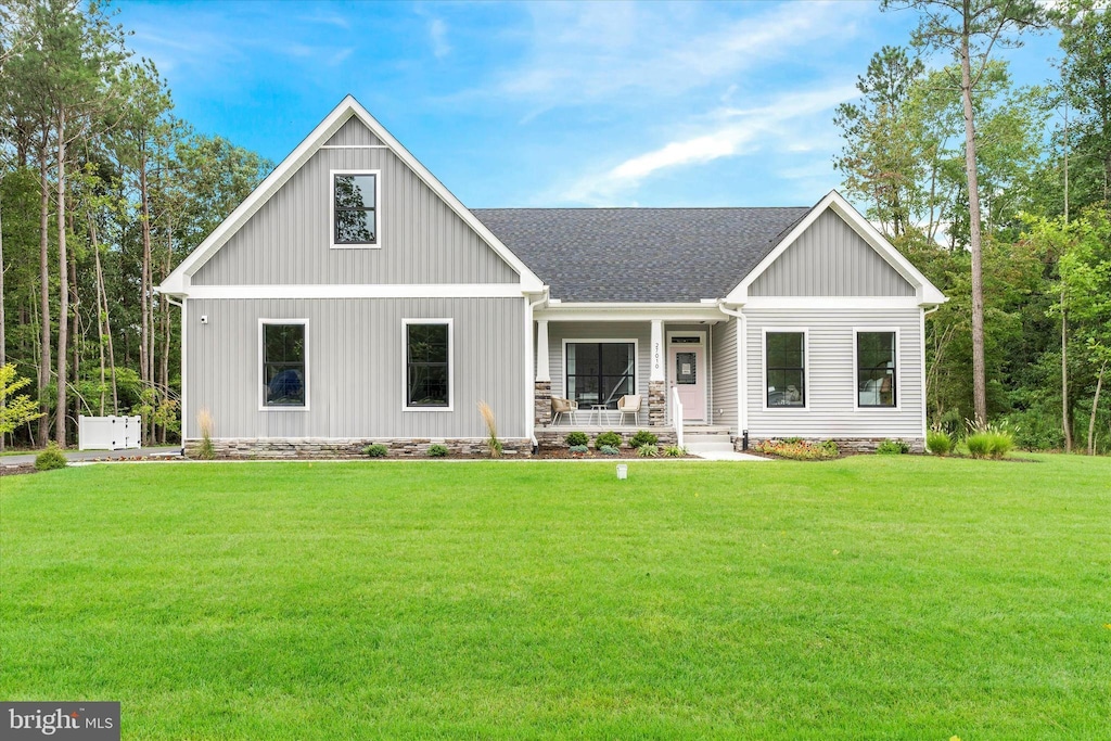 view of front of property with a front yard and covered porch