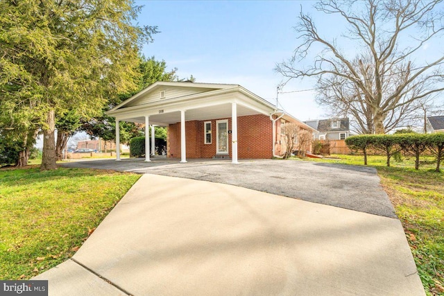 view of front facade featuring a front lawn and a carport