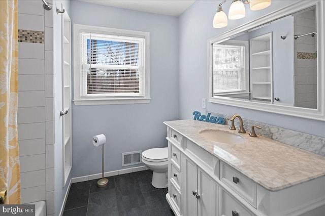 full bath with visible vents, toilet, curtained shower, baseboards, and vanity