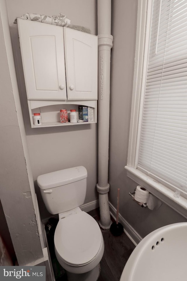 bathroom featuring toilet