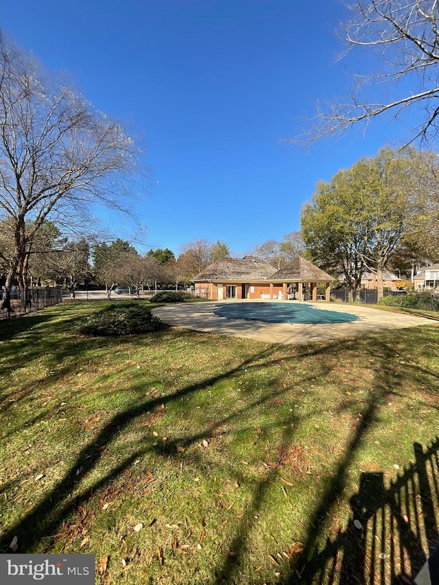 view of yard with a covered pool