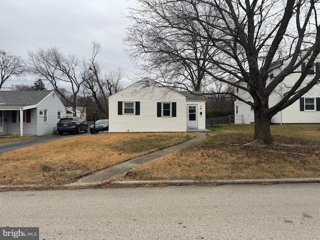 view of front of property with a front lawn