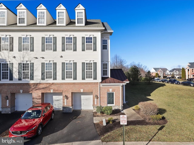 view of front facade featuring a front yard and a garage