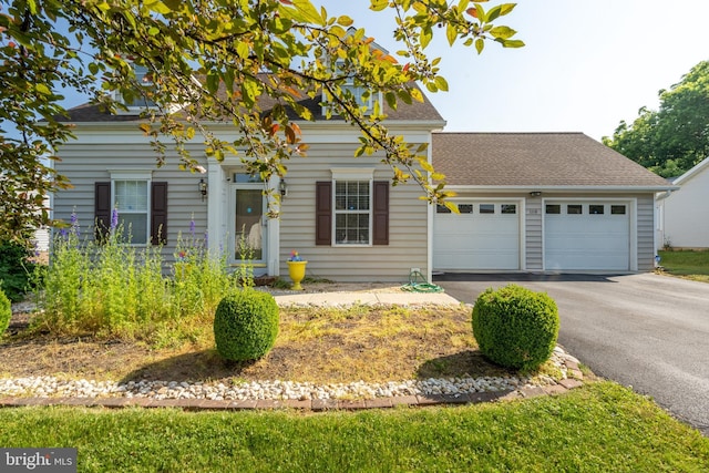 view of front facade featuring a garage