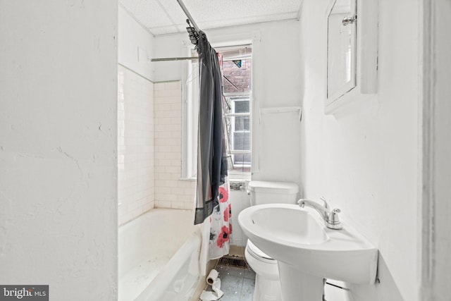 bathroom featuring tile patterned floors, toilet, and shower / tub combo