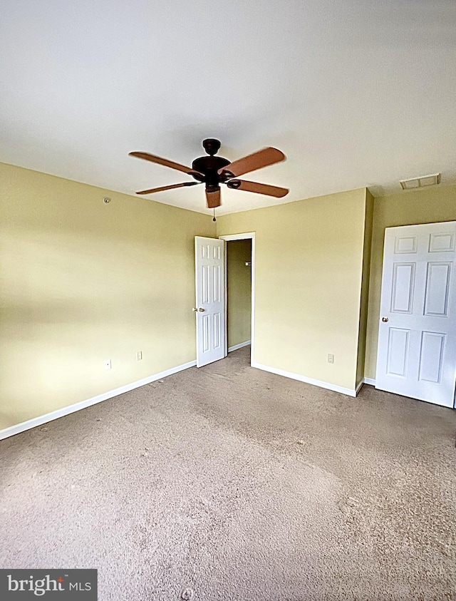 carpeted empty room featuring ceiling fan