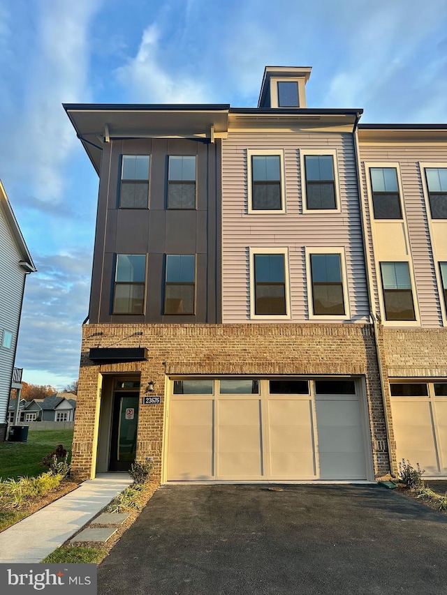 view of front facade with a garage