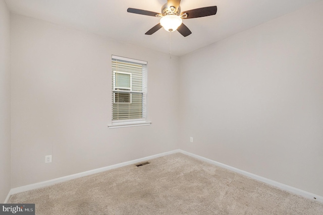 carpeted empty room featuring ceiling fan