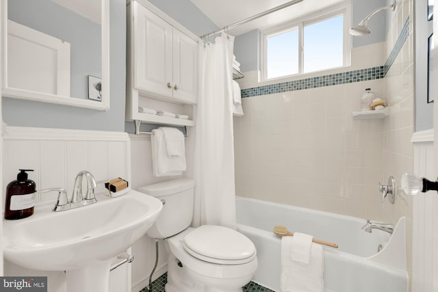 full bathroom with shower / bath combo with shower curtain, sink, and toilet