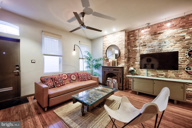 living area with ceiling fan, wood finished floors, and baseboards