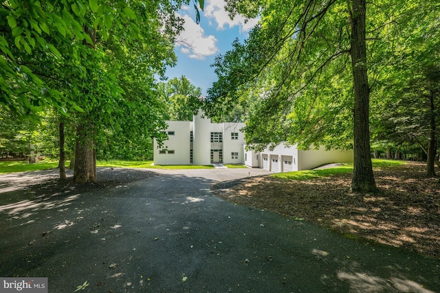 view of front of house featuring driveway, a garage, and stucco siding