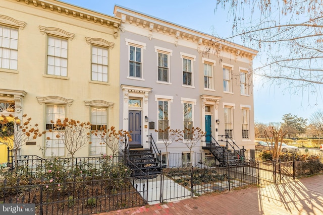 view of italianate-style house