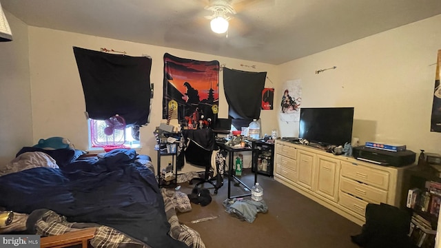 bedroom featuring ceiling fan