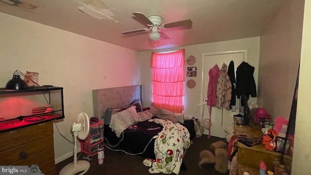 bedroom with ceiling fan