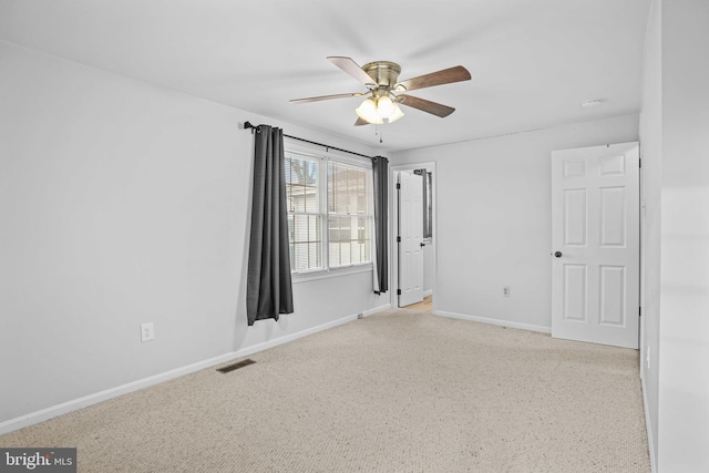 empty room featuring ceiling fan