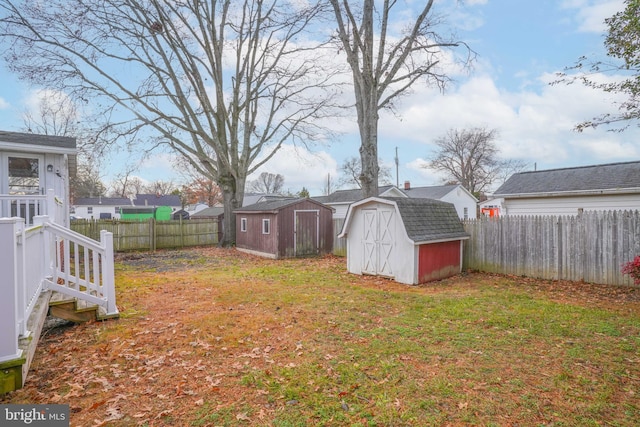 view of yard with a shed