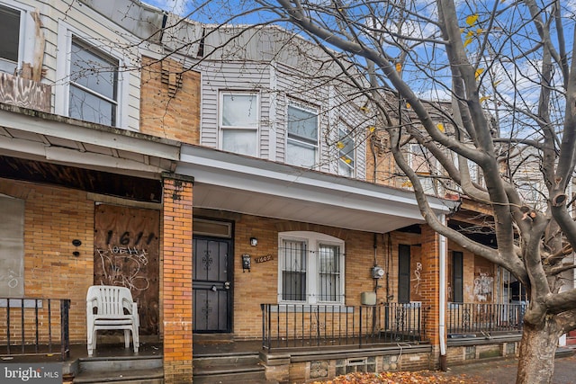 view of front of house featuring a porch