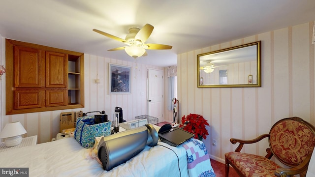 bedroom with ceiling fan