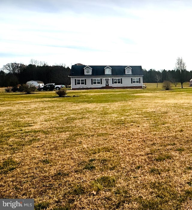 view of front of house featuring a front yard