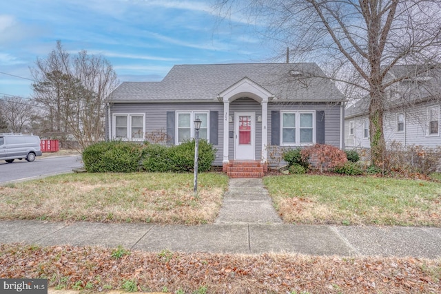 view of front of home featuring a front lawn