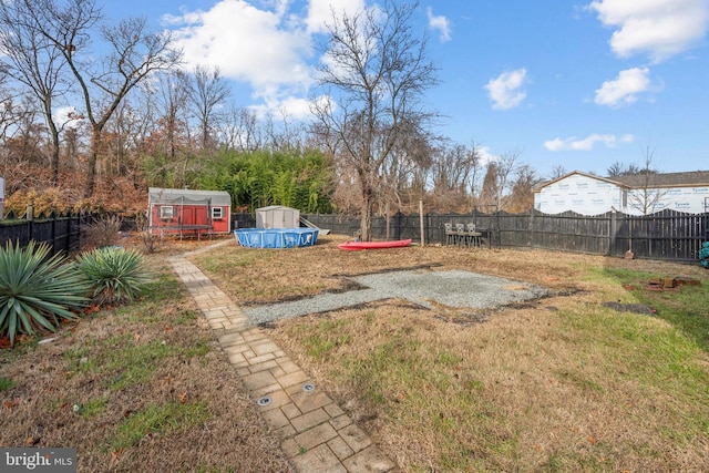 view of yard with a shed