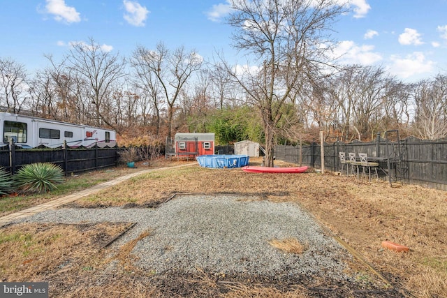 view of yard with a storage shed