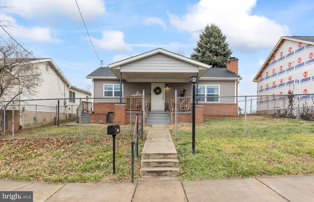 bungalow-style house featuring a front lawn