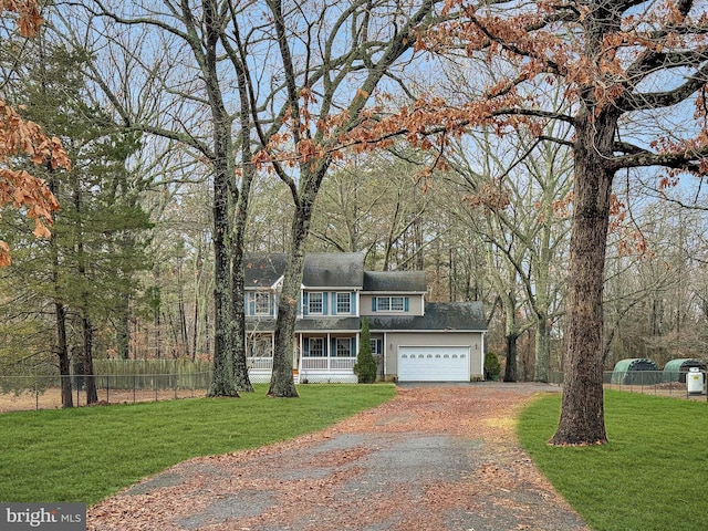 view of front facade featuring a front lawn