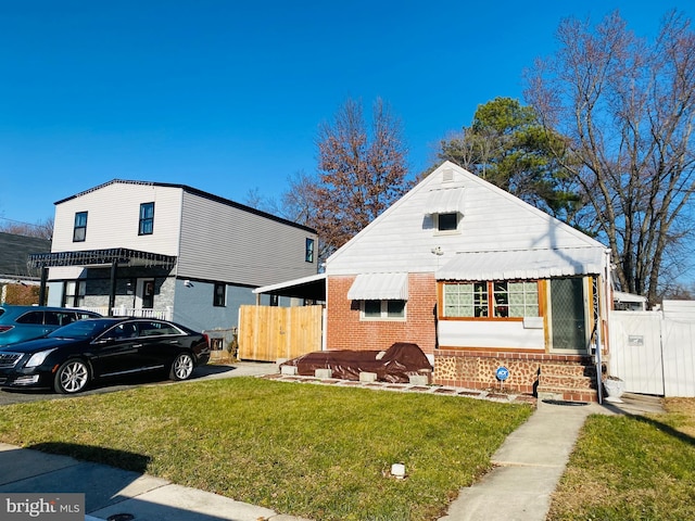 view of front of house with a front lawn