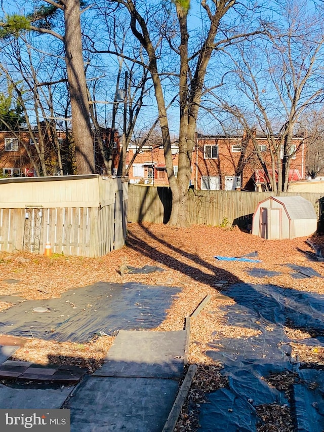 5412 Daywalt Ave, Baltimore, MD 21206 - view of yard with a storage unit and a residential view