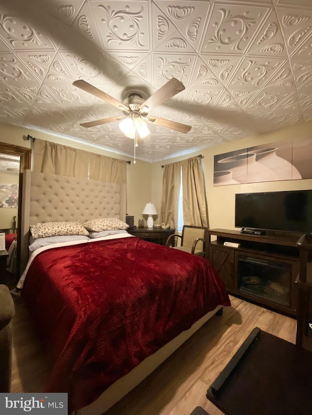 bedroom featuring light hardwood / wood-style flooring and ceiling fan