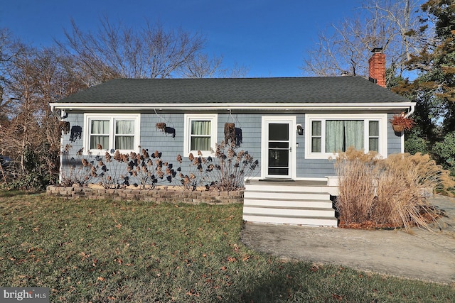 view of front of house featuring a front yard