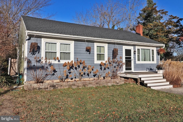 view of front of house featuring a front yard