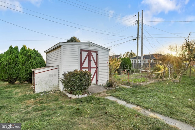 view of outdoor structure featuring a yard