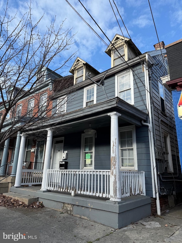 view of front of house featuring covered porch