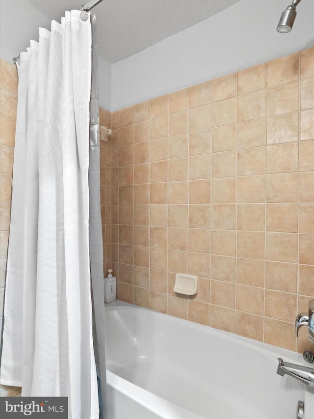 bathroom featuring shower / bathtub combination with curtain