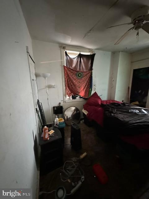 miscellaneous room featuring ceiling fan