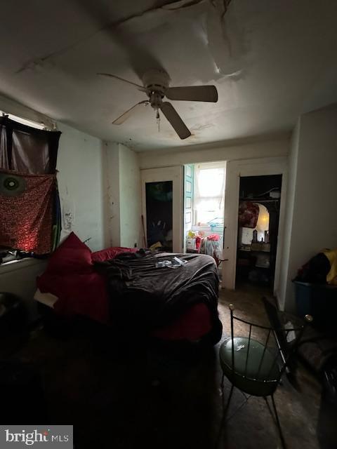 bedroom featuring ceiling fan