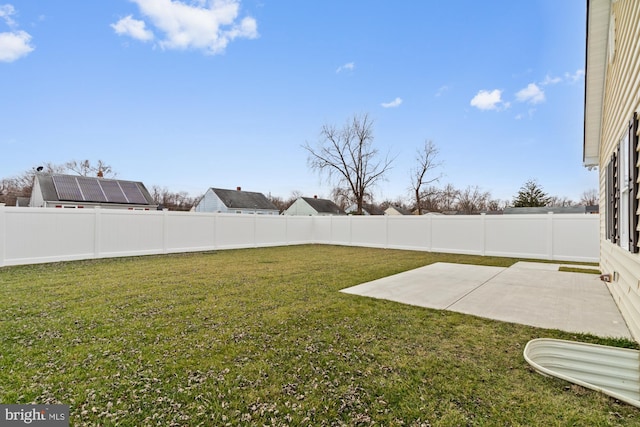 view of yard featuring a patio area