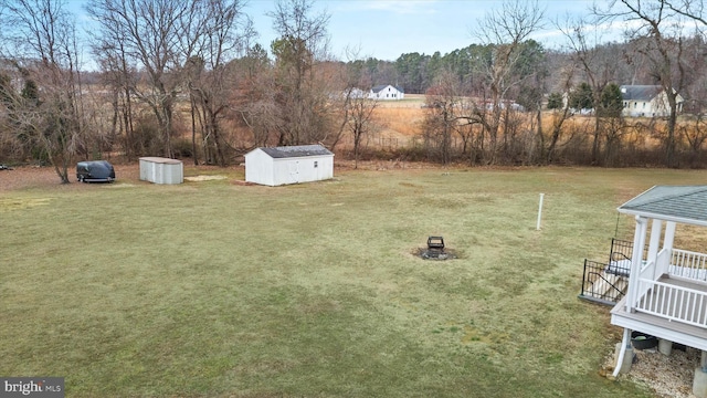 view of yard with a shed