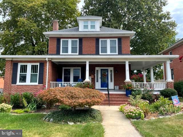 view of front of home with covered porch